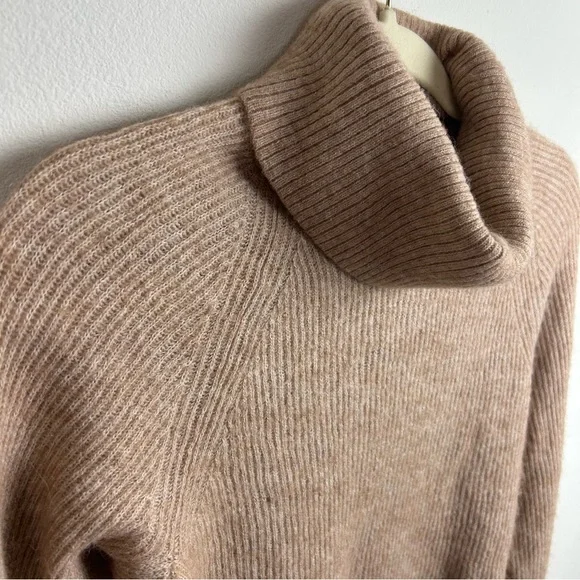 Quince Merino Wool / Baby Alpaca blend turtle neck in camel size: S - Picture 7 of 10